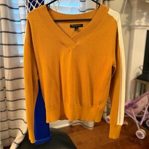 Excellent condition Banana Republic Mustard and Cream V-Neck Sweater size small